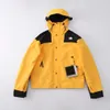 Erkek tasarımcı moda ceketler kadınlar için bahar sonbahar açık spor rüzgar geçirmez ve su geçirmez kapüşonlu ceket