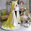 Red Hooded Bridal CPAE Warm Bont Trim Winter Cape Prachtige Bruiloft Cloaks Hooded Long Party Wraps Jas Bridal White Ivory Wrap