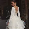 Romantik V Yaka Uzun Kollu Plaj Gelinlik A-line Ruffles Organze Mahkemesi Tren Prenses Beyaz Gelin Abiye Sheer Açık Geri Artı Boyutu Boho Gelin Elbiseler