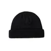 Mode solid färg stickade mössor hatt vinter varma skid hattar män kvinnor mångfärgade skullies mössor mjuka elastiska cap sport bonnet
