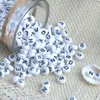 Alphabet blanc mélangé / Lettres Perles de poney rondes plates pour la fabrication de bijoux 7x3mm 400Pcs YKL0255 Y200730