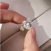 Ins Toppsäljande Glittrande Stor Diamantring Lyxsmycken 925 Sterling Silver Vattendroppe Vit Topaz Ädelstenar Kvinnor Bröllopsring Ring Present