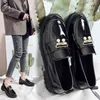 حذاء اللباس mocassins en cuir verni pour femmes chaussures à plate-forme avec perles en métal déconcactées noires 9012N printemps 220309