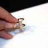 女性の女の子のための幾何学的なリングの新しいトレンディなダイヤモンドジルコニアの幾何学的リング女性女の子のためのオープンリングの女の子調節可能なローズゴールド