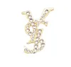 3colors Brand Designer Double Letter Brooches Korean Small Sweet Wind Brooch Pearl Couples Women Men Rhinestone Suit Pins Fashion 324O