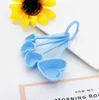 Spoon Heart Shaped Measuring Spoons Bröllop Souvenir Present Baby Shower Party Favorit Kök Bakning Plast Presenter 4PCS / Lot ZYY62