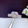 Serce Styl Corustling Moissanite Gemstone Pierścień Dla Kobiet Biżuteria Pierścionek zaręczynowy na ślub 925 Srebrny Pierścień Prezent Urodzinowy Love B1205