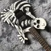 Anpassad Grand George Lynch Skull and Bones Electric Guitar Svart snidad kropp för Xmas Gift9164588