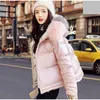 Hiver fausse fourrure col court Parka femmes à capuche coton rembourré veste femme Shinny Parkas mode épaissir chaud manteaux femme 201019