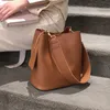 Axelväskor Enkel Casual Kvinnlig Big Tote Bucket Bag 2021 Kvalitet Läder Dam Designer Handväska High Capacity Messenger