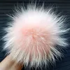 2pcs / lot Raton Laveur Pom Grand Pompon Vert Énorme Pompons De Fourrure 15cm pour chapeaux bonnets Pendentifs Porte-clés Accessoires Y201024