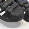 Hot New Fashion Children's Shoes Shell head Kids Estilo casual zapatos al aire libre Patrón de costura zapatos deportivos A y D