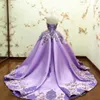 2021 Lavender Quinceaneraドレスボールガウンスウィートシックスタイプの紫色の刺繍ピンク3D花ストラップレスヴィンテージ甘い16ドレスプラス