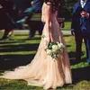 Elegantes vestidos de novia de país de encaje con cuello en V A-Line 2021 Apliques sin mangas Garden Beach Vestido de novia Beauiful Vestidos de boda formales largos