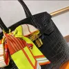 Damenhandtasche, gesteppte Umhängetasche aus schwarzem Leder, Krokodil-Laser-Hardware, Lieferung von Schals pony26uih