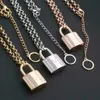 Europa Amerika Mode Dames Dame Titanium Staal Dikke Ketting Ketting Met Gegraveerde V initialen Dubbele rij Diamond Lock Charm