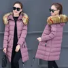 Kvinnors down Parkas Peonfly Women Winter Hooded Warm Coat Slim Padded Fickor Grundjacka Kvinna Casual Long Outwear Feminina 2021