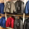 Multi-colore di modo di inverno di marca ultraleggero piumino d'anatra uomini con cappuccio streetwear piuma leggera cappotto caldo impermeabile 4xl 201223