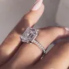Rozmiar 5-10 Eleganckie iskrzenie Luksusowa biżuteria Prawdziwe 925 Sterling Sillver Emerald Cut White Topaz CZ Diamentowe Gemstones Women Wedding Band Ring