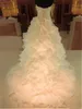 2022 Custom Made Strapless Pläterade Bröllopsklänningar Med Cascading Ruffles Plus Storlek Trött Tåg Bröllop Party Dresses Robe de Marie