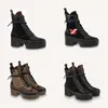 Classics Cuir EXQUISITE Femmes Bottes Bottes Hauts High High Hight Bottes Mode Martin Cowboy Western Booties Home011 02
