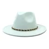 Chapeau Fedora avec Chaîne Femmes Hommes Large Bord Chapeaux Femme Casual Feutre Chapeau Fedoras Homme Jazz Panama Cap Femme Homme Top Caps Printemps Automne Hiver Accessoires En Gros