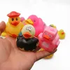 Atacado Crianças Banhando Brinquedo Flutuante Patos De Borracha Esprema Som Bonito Pato Adorável Para Chuveiro de Bebê 20/50 / Estilos Aleatórios LJ201019