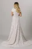 2021 Vintage Lace Modest Bröllopsklänning med korta ärmar Elfenben Champagne Knappar Tillbaka Juvel Neck LDS Brudklänningar Enkel Elegant Brud