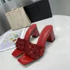 Designer kvinnor sandaler kalvskinn läder platt glider flip flops mode sammanflätade remmar Italien höga klackar sommar utomhusskor med låda