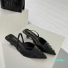 黄色いHight Heelsサンダル女性の尖ったつま先の服薬ローヒールのオフィスシューズ夏のリベットのスリングバックレディースポンプ