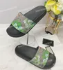 Klassieke Dames Mens Zomer Strand Slippers Sliders Slippers Mannelijke Rubber Vlakke Bloemen Borduurwerk Casual Italië Slippers Schuifregelaars