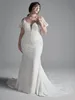 Moda Plus Size Abiti da sposa a sirena in pizzo Sheer Scollo profondo Bottoni ricoperti Abiti da sposa posteriori Sweep Train robe de mari￩e