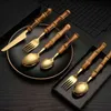 16/24PCS Stoviglie in acciaio inossidabile con manico in bambù creativo con coltelli da bistecca Set di posate Include forchette cucchiaio da dessert 211228