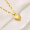 FINITURA in oro giallo fine 22k Ciondolo a cuore con collana a maglie di Figaro italiano