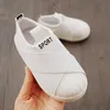 Crianças sapatos para bebê meninos novos sapatos infantis casual respirável macio para bebê meninas sapatilhas branco / preto / cinza 21 ~ 36 lj200907