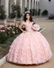 2022 Abiti Quinceanera rosa chiaro modesti con fiori 3D Applicazioni floreali con perline sulla spalla Abito dolce 16 Abito da ballo Puffy9273191