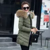 Veste d'hiver Femmes Mode Parkas Mujer Nouveau manteau long Femme Veste épaisse Collier de chapeau Grand col de fourrure Manteaux d'hiver pour femmes 201217