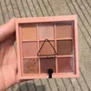 Горячая распродажа в наличии Теней для теней на оболочку 9Colors Eye Shadow Plite Palette Земля тыква Eyeshadow Макияж Обнаженная палитра