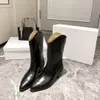 Gran oferta-botas medianas de alta calidad para otoño e invierno para mujer, zapatos puntiagudos de tacón bajo grueso de cuero de caballo brillante