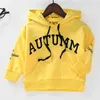 Spring Autumn Fashion Babykläder Spädbarn Autumn Letter Blue Kid Hoodies Toppar pojkar flickor Bomulls fritidssport Hooded Hoodies LJ201216