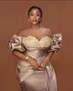 NY! 2022 Mermaid African Prom Klänningar Elegant Satin Off The Shoulder Peplum Lace Appliqued Evening Party Gowns Plus Size Women Formal Occasion Robe de Soiree Xu