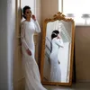 2022 Elegant långärmad sjöjungfru bröllopsklänning med spetsapplikrat Satin Boho Beach Wedding Gowns Sequined Vestido de Novia Xu