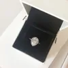 Big Cz Diamond Wedding Ring Kobiety Dziewczęta Biżuteriem zaręczynowe z zestawem pudełkowym do srebrnego błyszczącego łzy halo Ring6614661