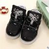 Neue europäische Mode beleuchtete LED-Kinderturnschuhe Elegante schöne Baby-Jungen-Mädchen-Schuhe Stiefel heiße Verkäufe kühle Kinderschuhe 201201