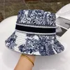 cappelli di cranio delle ragazze