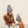 Ebeveyn-çocuk Çocuk Kış Şapka Bebek Anne Katı Pom Pom Beanie Örme Kapaklar Bebek Isıtıcı Şapkalar Kızlar Çocuk Cap Şapka