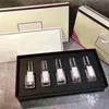 In voorraad Fashion Keulen 5-delige set voor mannen draagbare geurkits langdurige herenparfumsets topgeur 9 ml 54039821