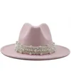 Stingy Brim Hats Wool Jazz Fedora Casual Women Leather Pearl Ribbon Felt Hatt White Pink Yellow Panama Trilby Formell Party Cap 5866367337