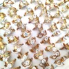 50pcs anelli in zircone con fascino in oro tagliato al laser per le donne fiore cuore ragazze anello in acciaio inossidabile CZ carino anello per coppie di gioielli da sposa