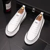 Vår Höst Vit Män Casual Flat Shoes Round Toe Designer Luxury Fashion Sneakers Street Cool Non-Slip Lace Up Läder Utomhus Walking Loafers